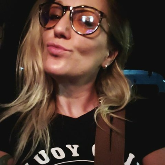 Meet your Posher, Hilliary - Picture 1 of 1